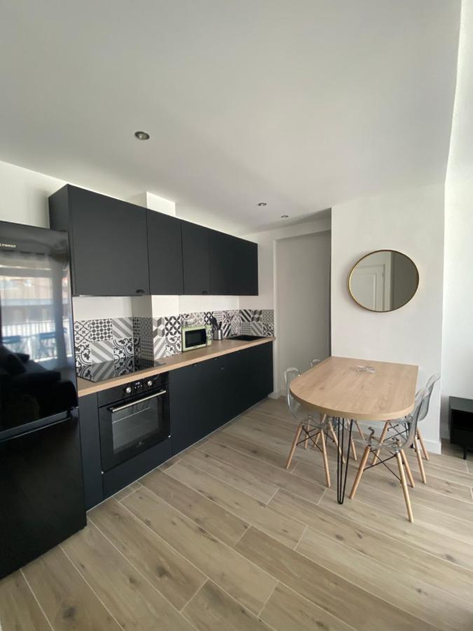 Ajaccio Magnifique T2 37m2 Centre Vue Au Bord De La Neuf 4 Couchages Balcon Parking Prive Ferme Clim Wifi *
